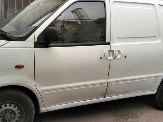 Білий Ніссан Ванетте, об'ємом двигуна 2.3 л та пробігом 260 тис. км за 1700 $, фото 3 на Automoto.ua
