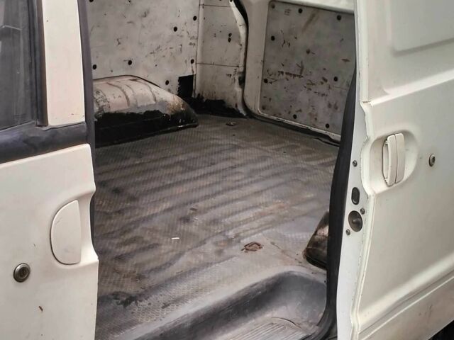 Білий Ніссан Ванетте, об'ємом двигуна 2.3 л та пробігом 260 тис. км за 1700 $, фото 2 на Automoto.ua