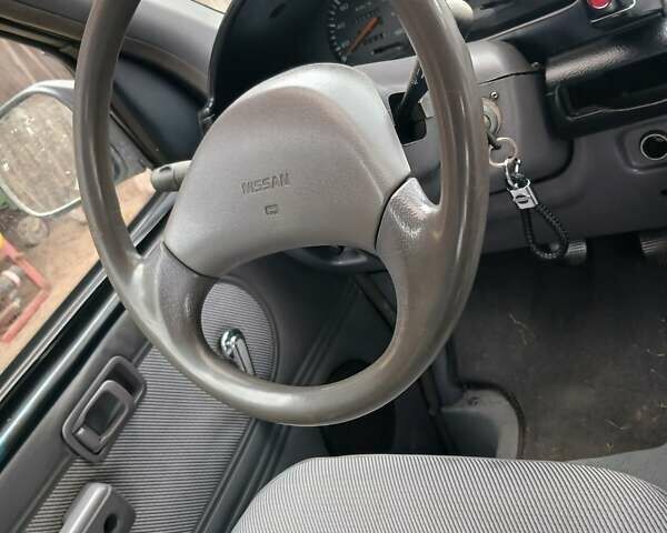 Белый Ниссан Ванетте, объемом двигателя 2.3 л и пробегом 300 тыс. км за 1880 $, фото 4 на Automoto.ua