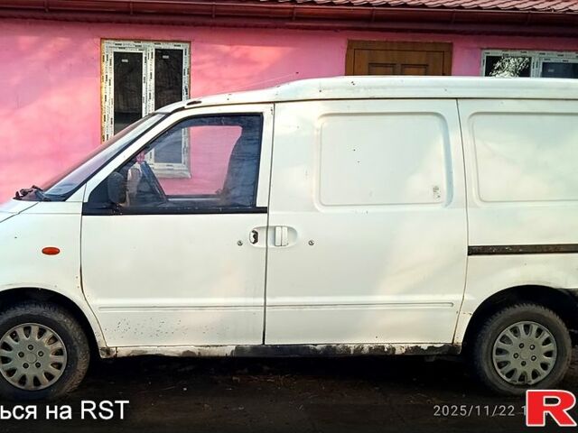 Білий Ніссан Ванетте, об'ємом двигуна 2.3 л та пробігом 264 тис. км за 3500 $, фото 1 на Automoto.ua