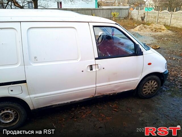 Білий Ніссан Ванетте, об'ємом двигуна 2.3 л та пробігом 264 тис. км за 3500 $, фото 2 на Automoto.ua