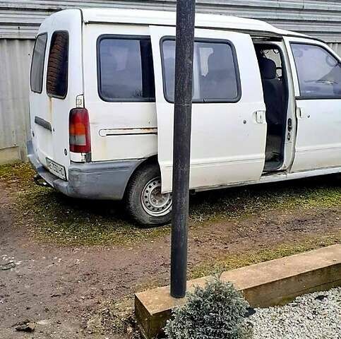 Білий Ніссан Ванетте, об'ємом двигуна 2.3 л та пробігом 297 тис. км за 2650 $, фото 4 на Automoto.ua