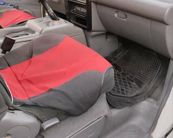 Білий Ніссан Ванетте, об'ємом двигуна 2.28 л та пробігом 266 тис. км за 3200 $, фото 1 на Automoto.ua