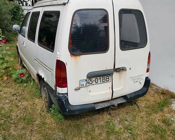 Белый Ниссан Ванетте, объемом двигателя 0 л и пробегом 380 тыс. км за 750 $, фото 4 на Automoto.ua