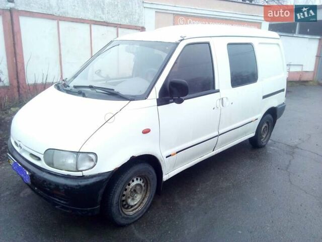 Белый Ниссан Ванетте, объемом двигателя 2.3 л и пробегом 290 тыс. км за 3000 $, фото 1 на Automoto.ua