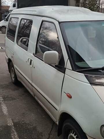 Белый Ниссан Ванетте, объемом двигателя 2.5 л и пробегом 320 тыс. км за 2200 $, фото 1 на Automoto.ua