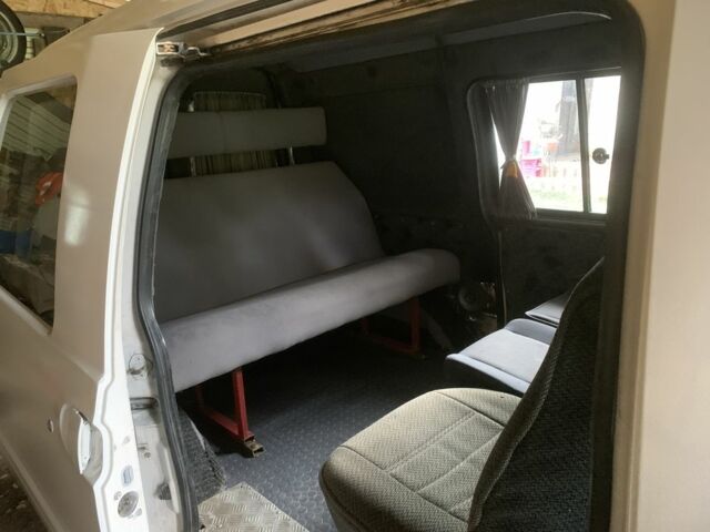 Білий Ніссан Ванетте, об'ємом двигуна 2.3 л та пробігом 320 тис. км за 2300 $, фото 4 на Automoto.ua