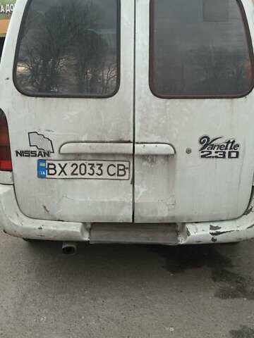 Белый Ниссан Ванетте, объемом двигателя 2.5 л и пробегом 320 тыс. км за 2200 $, фото 3 на Automoto.ua