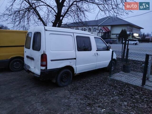 Белый Ниссан Ванетте, объемом двигателя 2.28 л и пробегом 300 тыс. км за 1500 $, фото 4 на Automoto.ua