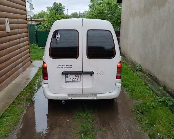 Белый Ниссан Ванетте, объемом двигателя 2.3 л и пробегом 300 тыс. км за 3600 $, фото 1 на Automoto.ua