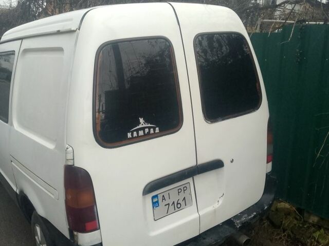 Белый Ниссан Ванетте, объемом двигателя 2.3 л и пробегом 400 тыс. км за 2400 $, фото 2 на Automoto.ua