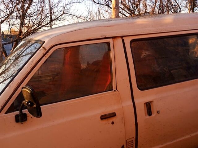 Белый Ниссан Ванетте, объемом двигателя 2 л и пробегом 0 тыс. км за 800 $, фото 1 на Automoto.ua