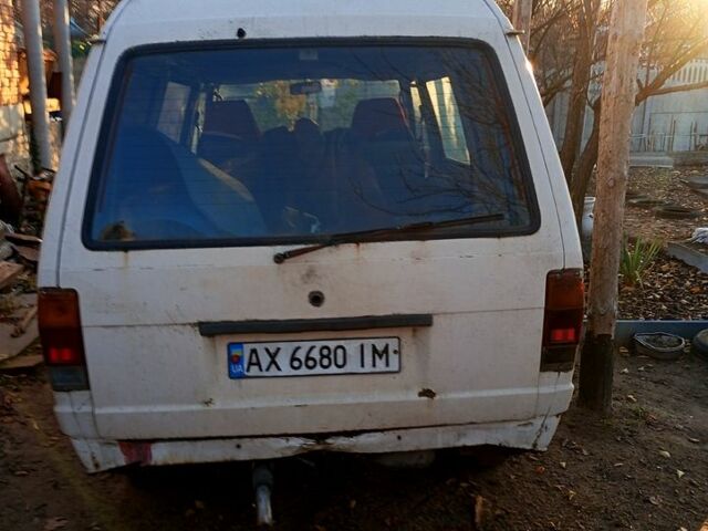 Белый Ниссан Ванетте, объемом двигателя 2 л и пробегом 0 тыс. км за 800 $, фото 3 на Automoto.ua