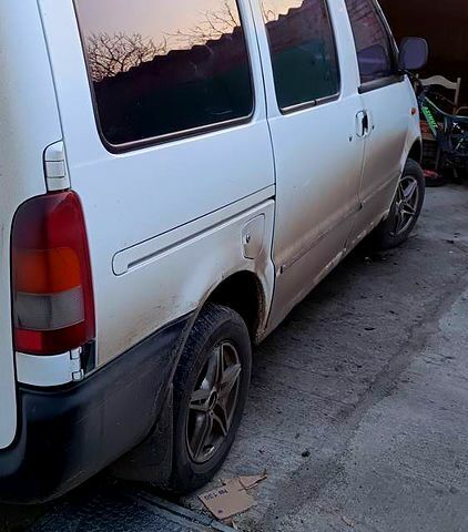 Білий Ніссан Ванетте, об'ємом двигуна 20 л та пробігом 111 тис. км за 2500 $, фото 2 на Automoto.ua