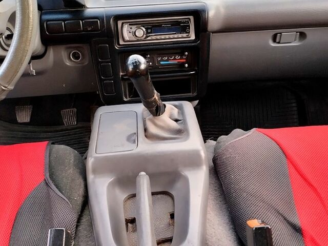 Белый Ниссан Ванетте, объемом двигателя 2.3 л и пробегом 266 тыс. км за 3200 $, фото 13 на Automoto.ua