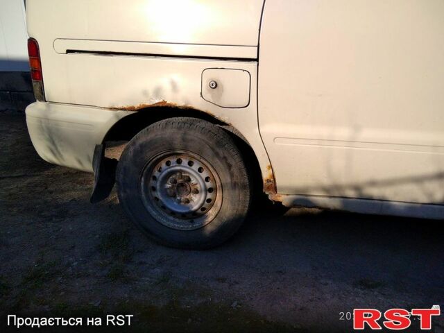 Белый Ниссан Ванетте, объемом двигателя 2.3 л и пробегом 266 тыс. км за 3200 $, фото 3 на Automoto.ua