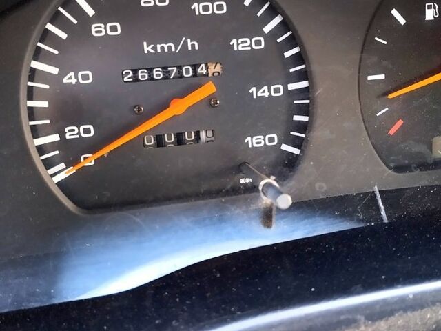 Белый Ниссан Ванетте, объемом двигателя 2.3 л и пробегом 266 тыс. км за 3200 $, фото 8 на Automoto.ua