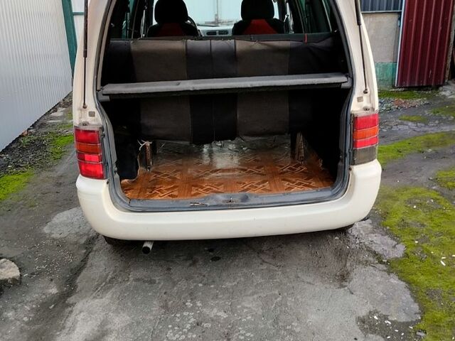 Белый Ниссан Ванетте, объемом двигателя 2.3 л и пробегом 266 тыс. км за 3200 $, фото 9 на Automoto.ua