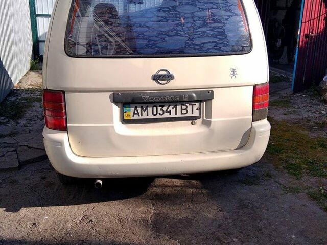 Белый Ниссан Ванетте, объемом двигателя 2.3 л и пробегом 266 тыс. км за 3200 $, фото 4 на Automoto.ua