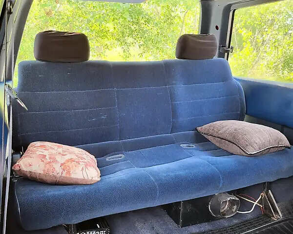 Красный Ниссан Ванетте, объемом двигателя 2 л и пробегом 340 тыс. км за 2500 $, фото 12 на Automoto.ua