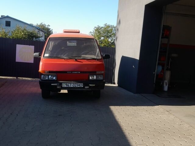 Красный Ниссан Ванетте, объемом двигателя 2 л и пробегом 320 тыс. км за 2574 $, фото 3 на Automoto.ua