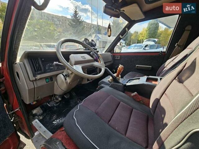 Красный Ниссан Ванетте, объемом двигателя 1.95 л и пробегом 237 тыс. км за 1800 $, фото 5 на Automoto.ua