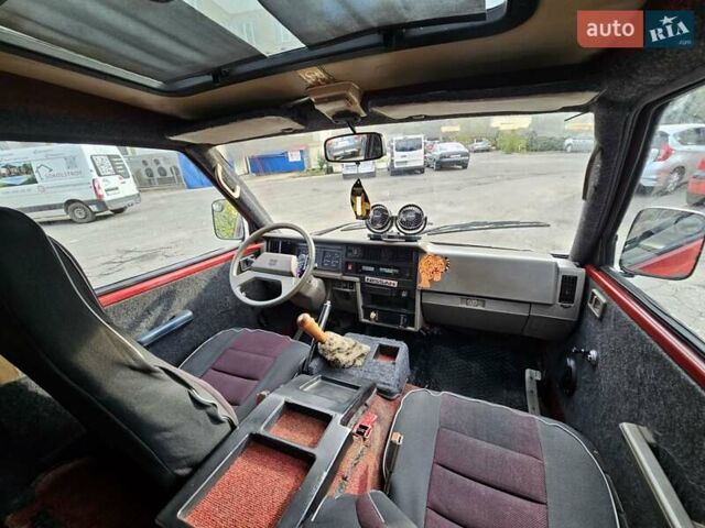 Красный Ниссан Ванетте, объемом двигателя 1.95 л и пробегом 237 тыс. км за 1800 $, фото 3 на Automoto.ua