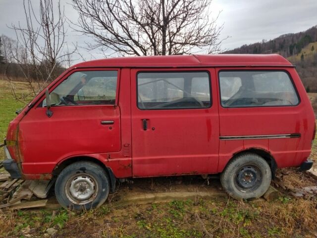 Червоний Ніссан Ванетте, об'ємом двигуна 2 л та пробігом 250 тис. км за 900 $, фото 6 на Automoto.ua