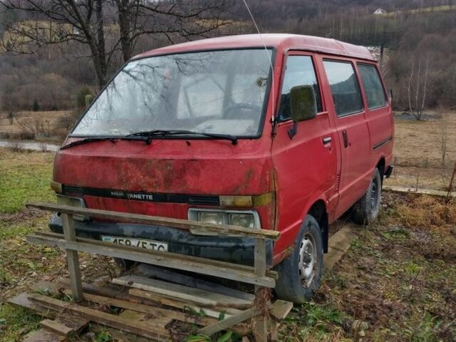 Красный Ниссан Ванетте, объемом двигателя 2 л и пробегом 250 тыс. км за 750 $, фото 4 на Automoto.ua