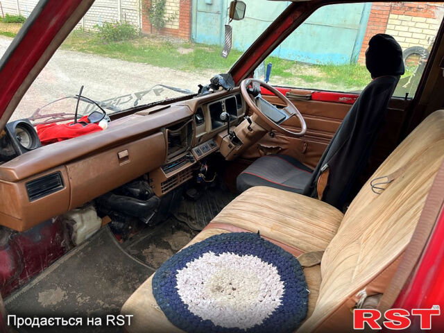 Червоний Ніссан Ванетте, об'ємом двигуна 1.5 л та пробігом 300 тис. км за 800 $, фото 3 на Automoto.ua