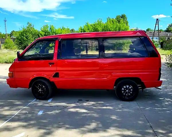 Червоний Ніссан Ванетте, об'ємом двигуна 2 л та пробігом 340 тис. км за 2500 $, фото 1 на Automoto.ua