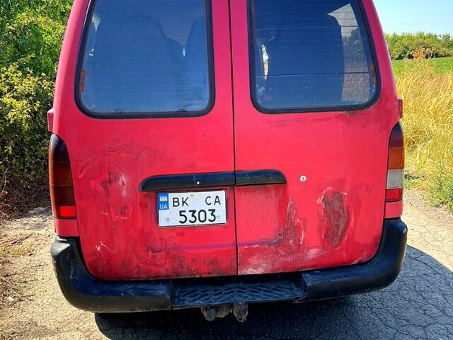 Красный Ниссан Ванетте, объемом двигателя 2.3 л и пробегом 300 тыс. км за 2100 $, фото 8 на Automoto.ua