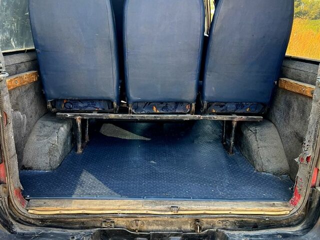 Красный Ниссан Ванетте, объемом двигателя 2.3 л и пробегом 300 тыс. км за 2100 $, фото 5 на Automoto.ua