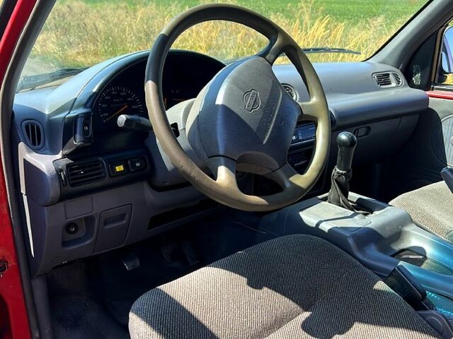 Красный Ниссан Ванетте, объемом двигателя 2.3 л и пробегом 300 тыс. км за 2100 $, фото 7 на Automoto.ua