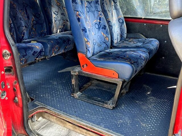 Красный Ниссан Ванетте, объемом двигателя 2.3 л и пробегом 300 тыс. км за 2100 $, фото 2 на Automoto.ua