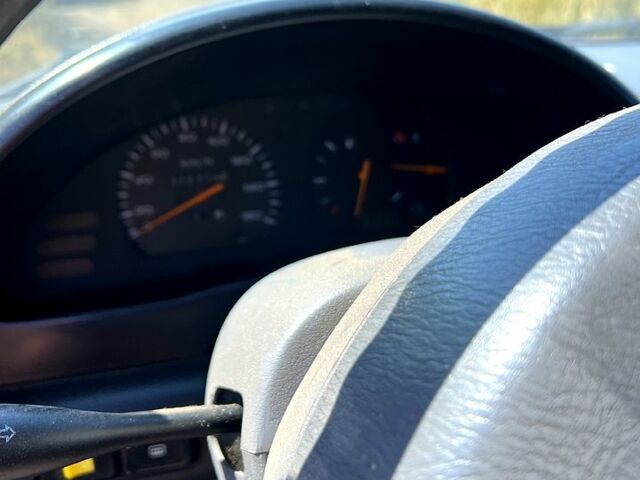 Красный Ниссан Ванетте, объемом двигателя 2.3 л и пробегом 300 тыс. км за 2100 $, фото 6 на Automoto.ua