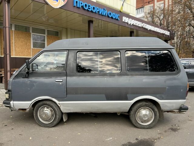 Серый Ниссан Ванетте, объемом двигателя 1.6 л и пробегом 200 тыс. км за 999 $, фото 2 на Automoto.ua