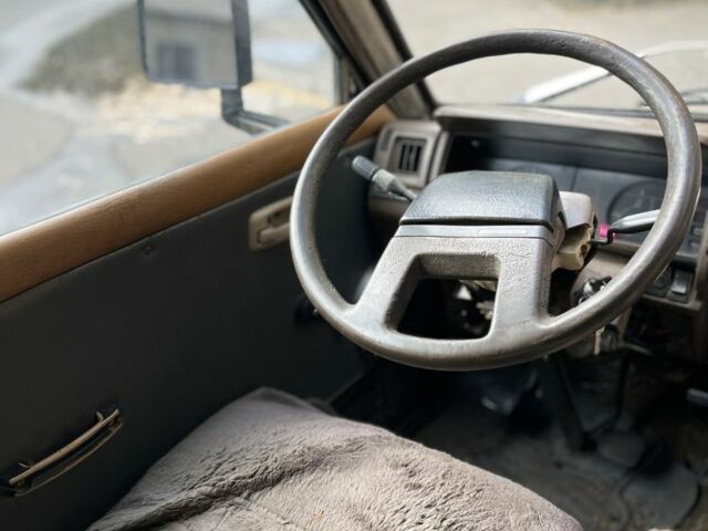 Серый Ниссан Ванетте, объемом двигателя 1.6 л и пробегом 200 тыс. км за 999 $, фото 9 на Automoto.ua