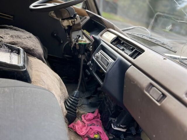 Серый Ниссан Ванетте, объемом двигателя 1.6 л и пробегом 200 тыс. км за 999 $, фото 8 на Automoto.ua