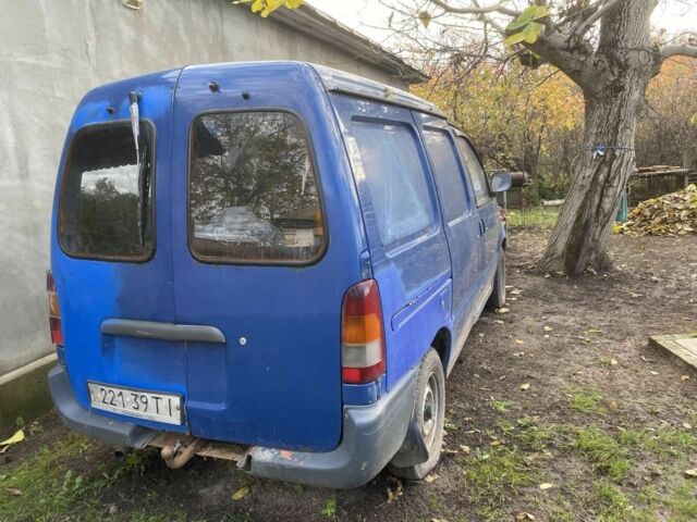 Синий Ниссан Ванетте, объемом двигателя 0 л и пробегом 300 тыс. км за 1071 $, фото 2 на Automoto.ua