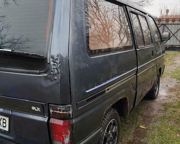 Синий Ниссан Ванетте, объемом двигателя 1.95 л и пробегом 300 тыс. км за 1600 $, фото 5 на Automoto.ua