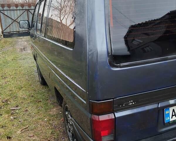 Синий Ниссан Ванетте, объемом двигателя 1.95 л и пробегом 300 тыс. км за 1600 $, фото 6 на Automoto.ua