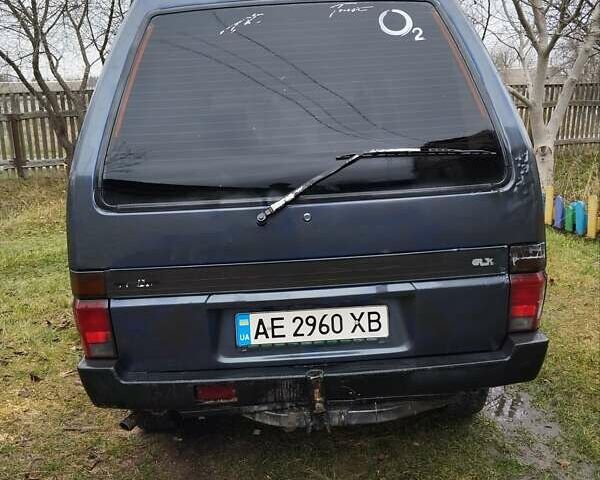 Синий Ниссан Ванетте, объемом двигателя 1.95 л и пробегом 300 тыс. км за 1600 $, фото 4 на Automoto.ua