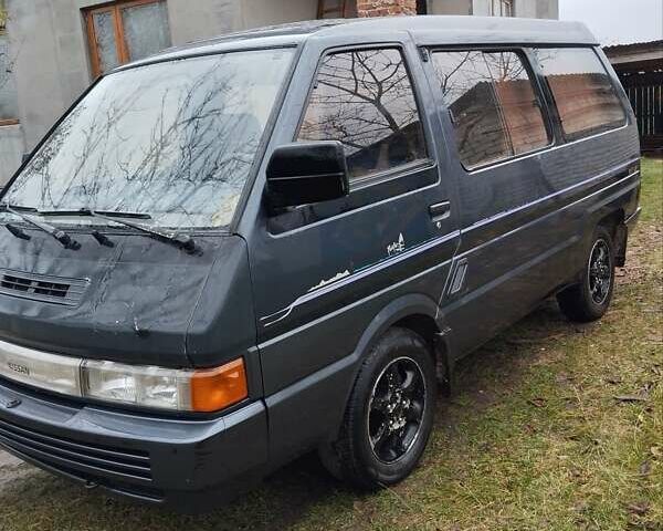 Синий Ниссан Ванетте, объемом двигателя 1.95 л и пробегом 300 тыс. км за 1600 $, фото 1 на Automoto.ua