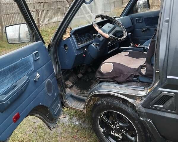 Синий Ниссан Ванетте, объемом двигателя 1.95 л и пробегом 300 тыс. км за 1600 $, фото 7 на Automoto.ua