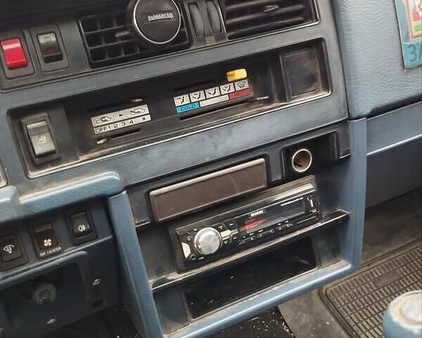 Синий Ниссан Ванетте, объемом двигателя 1.95 л и пробегом 300 тыс. км за 1600 $, фото 9 на Automoto.ua