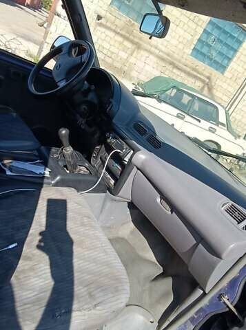 Синий Ниссан Ванетте, объемом двигателя 2.28 л и пробегом 252 тыс. км за 1900 $, фото 3 на Automoto.ua