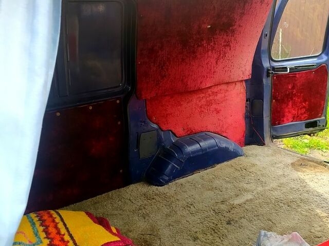 Синий Ниссан Ванетте, объемом двигателя 2.3 л и пробегом 0 тыс. км за 2000 $, фото 1 на Automoto.ua