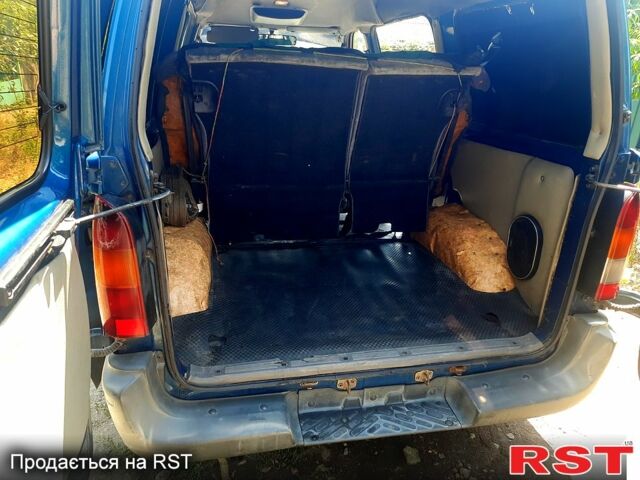 Синий Ниссан Ванетте, объемом двигателя 2.3 л и пробегом 220 тыс. км за 3000 $, фото 6 на Automoto.ua