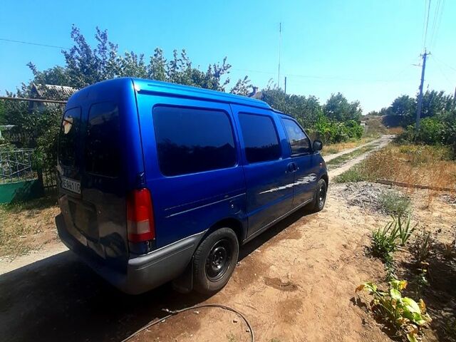 Синий Ниссан Ванетте, объемом двигателя 2.3 л и пробегом 220 тыс. км за 3000 $, фото 1 на Automoto.ua